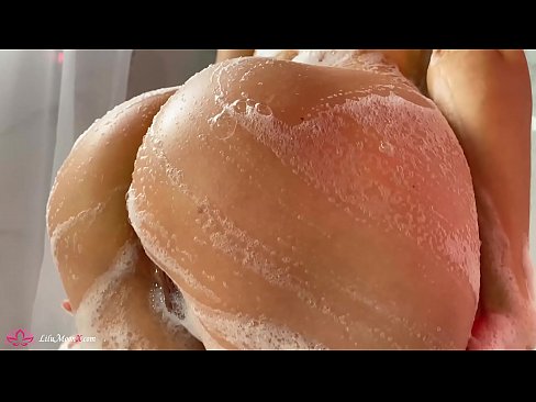 ❤️ Brineta masturbira macu vibratorom do intenzivnog orgazma pod tušem ☑ Samo porno kod nas