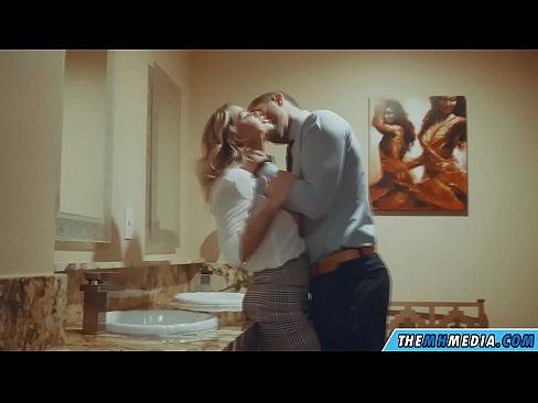 ❤️ Kad te prsata plavuša zavede u javnom zahodu ☑ Samo porno kod nas